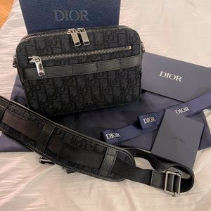 (SOLD) DIOR Safari Messenger Bag ⭐️